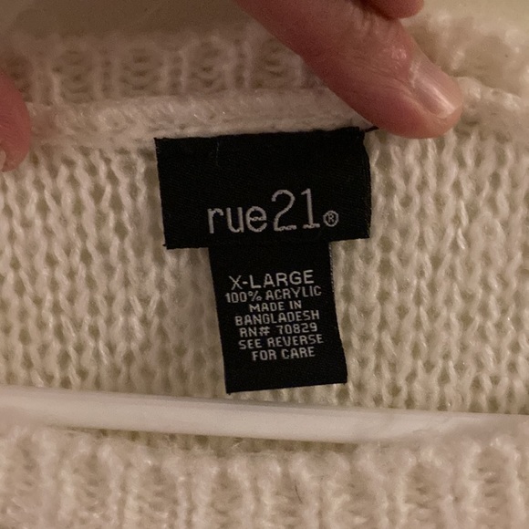 ⭒ white rue21 sweater - Picture 2 of 7
